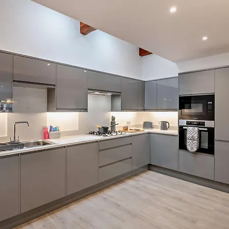 3 Bed In 93897 * Tollerton (Yorkshire)