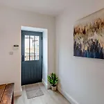3 Bed In York Oc-93897 *