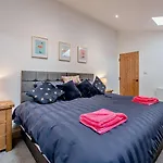 3 Bed In York Oc-93897 *