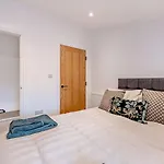 3 Bed In York Oc-93897 *