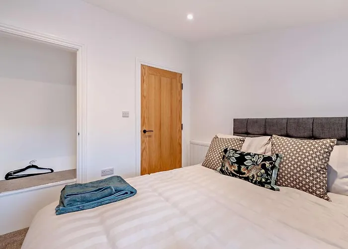3 Bed In York Oc-93897 *